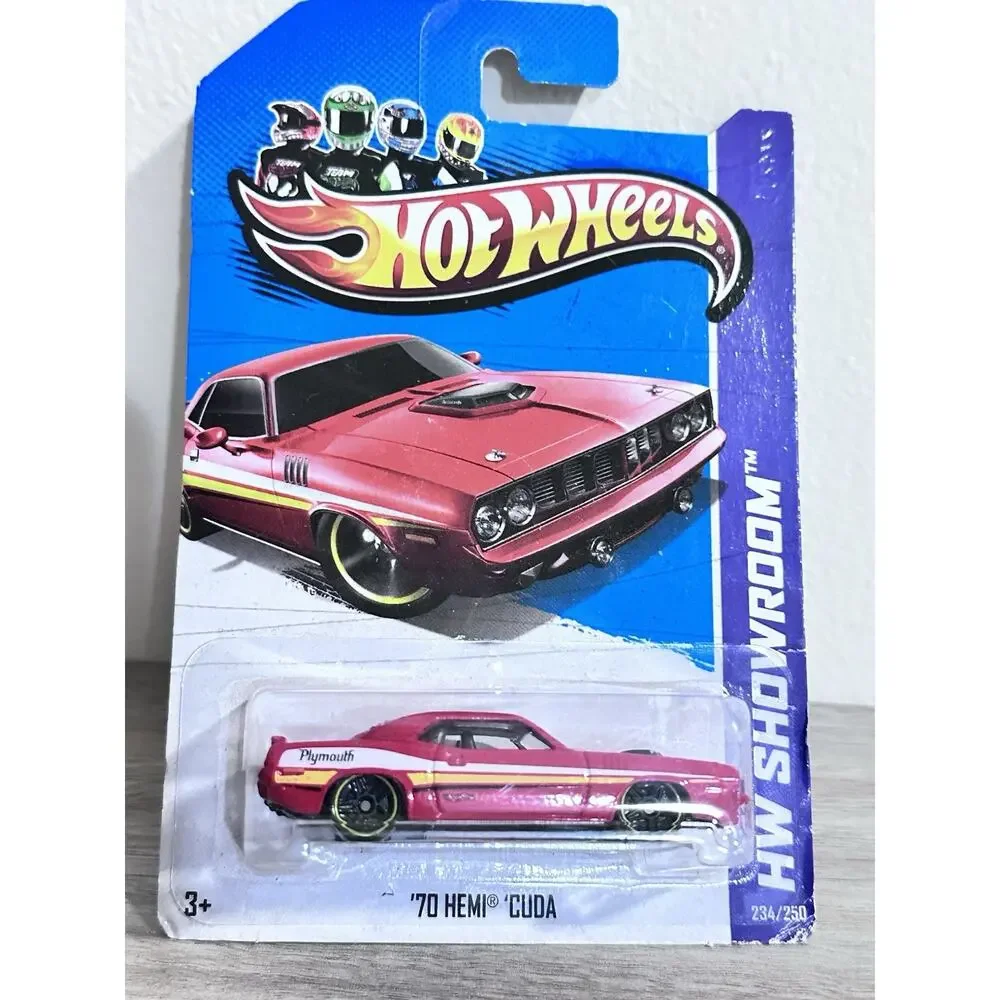 Hot Wheels 2013 1/64 Diecast HW Showroom Red 1970 Dodge Hemi Cuda Hotwheels H82